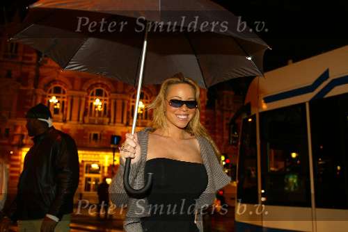 Amsterdam 6 oktober 2003
Mariah Carey op bezoek bij coffeeshop the bulldog