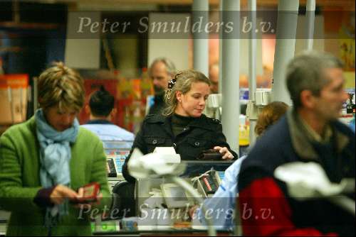 Amsterdam 23 oktober 2003
Prinses Annette met dochter  Prinses isabelle
aan het shoppen