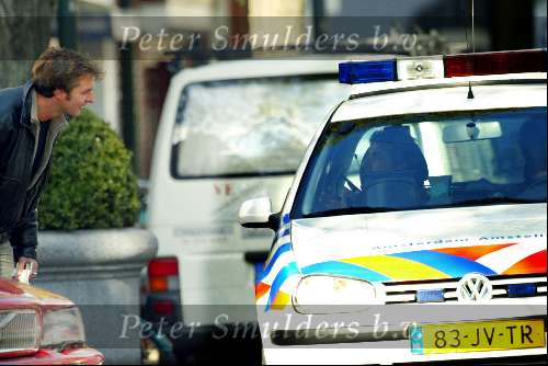 Amsterdam 21 oktober 2003
Victor Reinier met politie  op cornelis schuytstraat