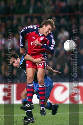 Eindhoven 26 oktober 1999
Wedstrijd in de championsleague tussen PSV-Bayern Munchen, eindstand 2-1
ALEXANDER ZICKLER in duel met JURGEN DIRKX