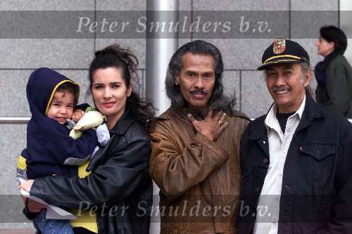 Den Haag  5 oktober 1999
Rechtzaak Andy Tielman hier samen met zijn vrouw en dochtertje en zijn broer