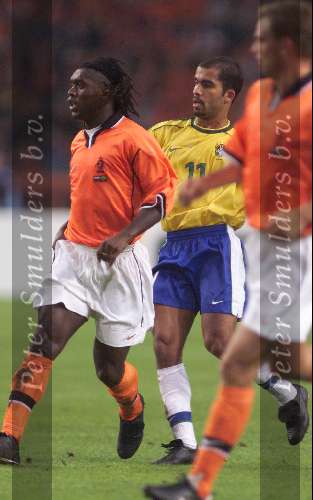 Amsterdam 9 oktober 1999 ARENA
Vriendschappelijke interland
NEDERLAND-BRAZILIE, eindstand 2-2
Clarence Seedorf met Felipe