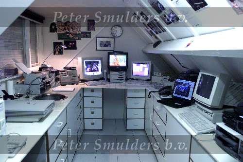Mijn domein(tje), de oude donkere kamer en nu vol met computers en randapparatuur.
1999   oude doka