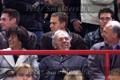 Eindhoven 26 oktober 1999
Wedstrijd in de Championsleague tussen PSV-Bayern Munchen, eindstand 2-1
Harry v Raaij samen met Sylvia Toth en Franz Beckenbauer