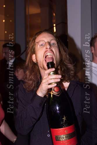 Tilburg 3 oktober 1999
Premiere Musical FAME
JIM DE GROOT met fles champagne