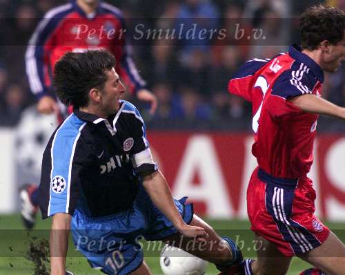 Eindhoven 26 oktober 1999
Wedstrijd in de championsleague tussen PSV-Bayern Munchen, eindstand 2-1
LUC NILIS in duel met LOTHAR MATTHAUS