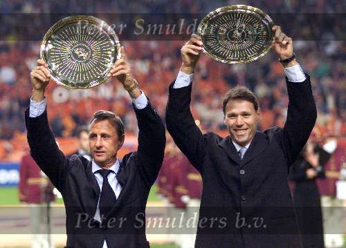 Amsterdam 9 oktober 1999 ARENA
Vriendschappelijke interland
NEDERLAND-BRAZILIE, eindstand 2-2
Marco v Basten en Johan Cruyff