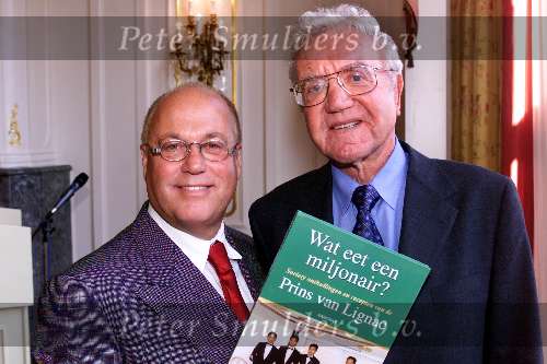 Amsterdam, 19 oktober 1999
Uitreiking boek PRINS DE LIGNAC (Abraham v Leeuwen)
hier met JOOP BRAAKHEKKE