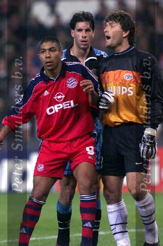 Eindhoven 26 oktober 1999
Wedstrijd in de championsleague tussen PSV-Bayern Munchen, eindstand 2-1
RONALD WATERREUS, GIOVANE ELBER en RUUD V NISTELROOY