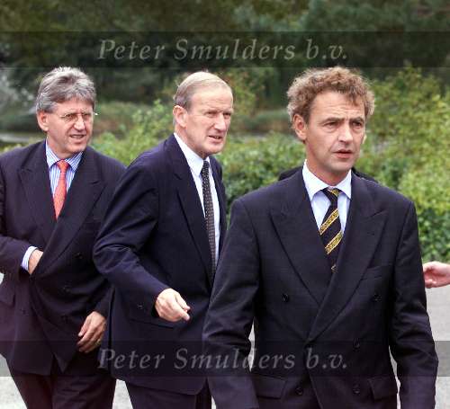 Amsterdam 7 oktober 1999
Begrafenis WIM POLAK
v.l.n.r.: Bram Peper, burgemeester Selto Patijn en hr. v Boxtel
