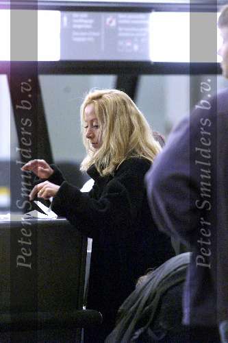 Amsterdam 23-10-1999
Sylvana Borsato en haar dochtertje Romy bij hun vertrek op Schiphol.