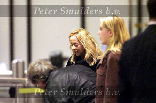 Amsterdam 23-10-1999
Sylvana Borsato en haar dochtertje Romy bij hun vertrek op Schiphol.