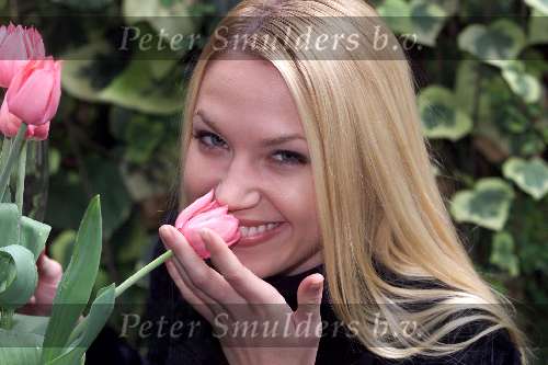 Amsterdam 5 oktober 2000
Adrienne Franz doopt de Bold and the Beautiful tulp.