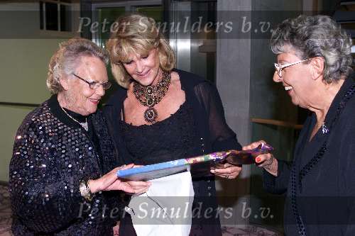 Den Haag 1 oktober 2000
Pia Beck 60 jaar in het vak .
Pia en vriendin en Astrid Engels