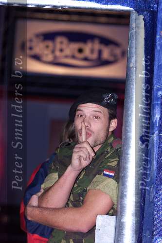 Almere 26 oktober 2000
Big Brother .
Bart BB als militair