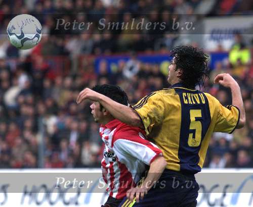 Eindhoven, 29 Oktober 2000
Kompetitie seizoen 2000/20001
PSV-AJAX, eindstand 1-1
Kezman in duel met Chivu