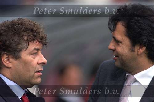 Eindhoven, 29 Oktober 2000
Kompetitie seizoen 2000/20001
PSV-AJAX, eindstand 1-1
Dave Endt in gesprek met Pedro Slalazar