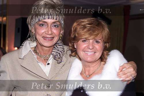Amsterdam 2 oktober 2000
Modeshow Sheila de Vries in hotel l Europe.
Mevr de Kroes met zus.