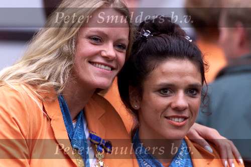 Den Haag 4 oktober 2000
Huldiging van de medaillewinnars  Olympische spelen door Koningin Beatrix en Prins Willem Alexander.
Inge de Bruijn en Leontien v Moorsel