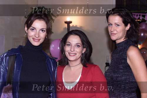Baarn 31 oktober 2000
Uitreiking boek Daphne Deckers.
Irene v d Laar Paulien Huizinga en Judith de Kleyn.