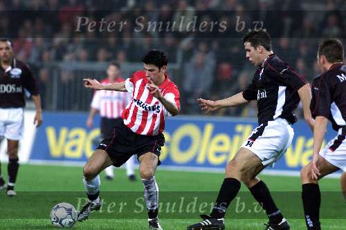 Eindhoven 14 oktober 2000
PSV-NEC 0-0
Kezman in duel met Peter Wisgerhof