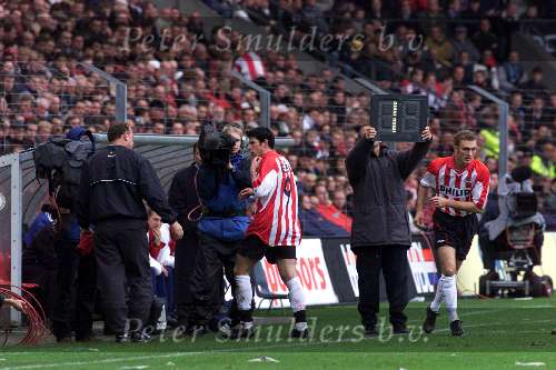 Eindhoven, 29 Oktober 2000
Kompetitie seizoen 2000/20001
PSV-AJAX, eindstand 1-1
Kezman wordt in de 25e minuut gewisseld door Dennis Rommedahl