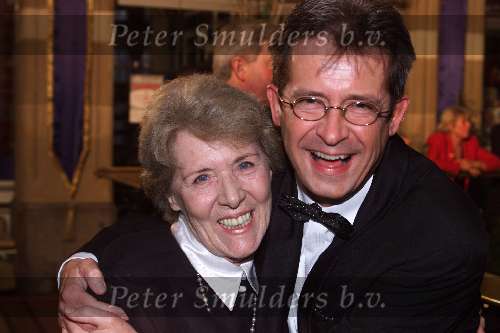 Amsterdam 1 januari 2000
Staatsloterij show op locatie in Magna Plaza.
Margarethe v Dam en Ad Everaars
