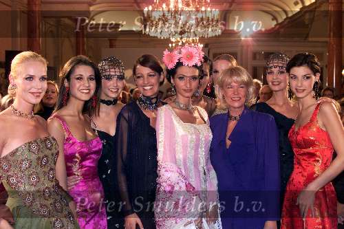 Amsterdam 2 oktober 2000
Modeshow Sheila de Vries in hotel l Europe.
Sheila met trouwjurk.