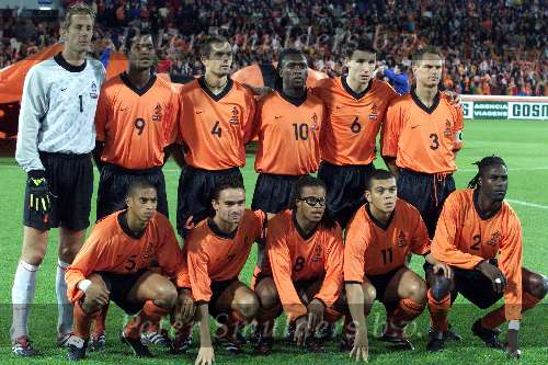 Rotterdam 11 oktober 2000
Nederland - Portugal 0-2
Foto nederlands elftal Edwin v d Sar Patrick kluivert Phillip Cocu Clarence Seedorf Mark v bommel Frank de Boer
Michael Reiziger Marc Ovemars Edgar davids Wilfre Bouma en Melchiot