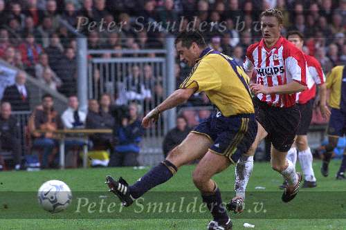 Eindhoven, 29 Oktober 2000
Kompetitie seizoen 2000/20001
PSV-AJAX, eindstand 1-1
Nikos Machlas mist een grote kans om AJAX op 1-2 te brengen.