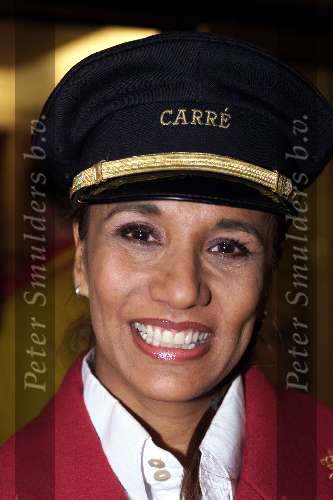 Amsterdam 17 december 1999
Premiere kerstcircus in Carre.
Patty Brard als portier bij Carre.