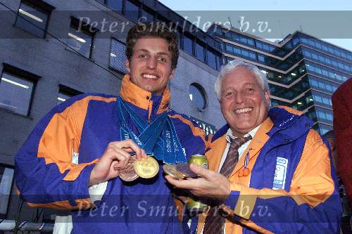 Eindhoven, 3 oktober 2000
Huldiging eindhovense sporter die medailles in Sydney hebben gehaald
Pieter v d Hoogenband met zijn vbader CEES REIN V D HOOGENBAND