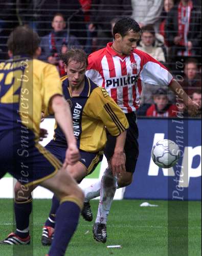 Eindhoven, 29 Oktober 2000
Kompetitie seizoen 2000/20001
PSV-AJAX, eindstand 1-1
Ramzi en Andy v d Meijde