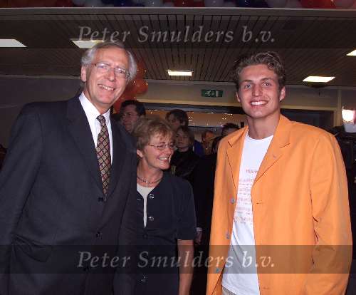 Eindhoven 3 oktober 2000
Huldiging Eindhovense olympische medaillewinnaars
PIETER V D HOOGENBAND met Rein Welschen en zijn vrouw