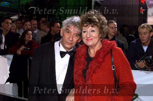 AMSTERDAM 1 OKTOBER 2001
Premiere Discovery of heaven in de pathe Arena
Aad Veldhoen en zijn vriendin Hedy d Ancona