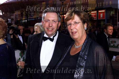 AMSTERDAM 1 OKTOBER 2001
Premiere Discovery of heaven in de pathe Arena
Annemarie Jorritsma met man