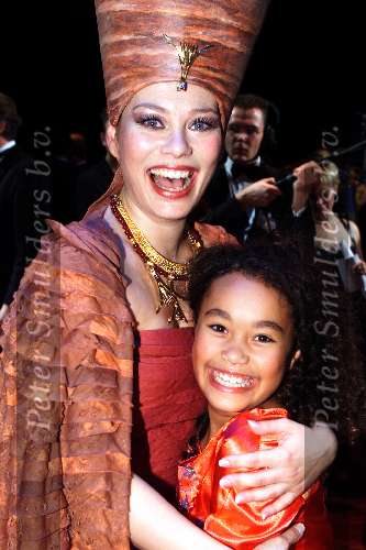SCHEVENINGEN 21 OKTOBER 2001
PREMIERE van AIDA in het circustheater.
Antje Monteiro met dochter