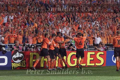 Amsterdam 21 Juni 2000
Europees Kampioenschap Voetbal 2000
Nederland-Frankrijk
Boudewijn Zenden Frank de boer Patrick kluivert Paul Bosvelt Marc Overmars