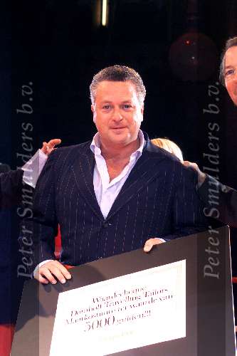 AMSTERDAM 1 OKTOBER 2001
ESQUIRE Best geklede man van Nederland verkiezing in de beurs van Berlage.
Winnaar Bram Moszkowicz