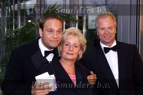 AMSTERDAM 12 OKTOBER 2001
UITREIKING VAN DE TELEVIZIERRING IN THE HEINEKEN MUSIC HALL. 
Carlo Boszhard met ouders