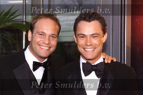 AMSTERDAM 12 OKTOBER 2001
UITREIKING VAN DE TELEVIZIERRING IN THE HEINEKEN MUSIC HALL. 
Carlo Boszhard met vriend