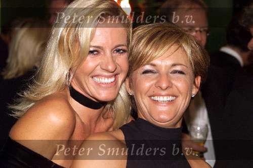 AMSTERDAM 12 OKTOBER 2001
UITREIKING VAN DE TELEVIZIERRING IN THE HEINEKEN MUSIC HALL. 
Caroline Tensen met haar vriendin Claudia