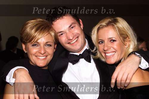 AMSTERDAM 12 OKTOBER 2001
UITREIKING VAN DE TELEVIZIERRING IN THE HEINEKEN MUSIC HALL. 
Caroline Tensen met haar vriendin Claudia