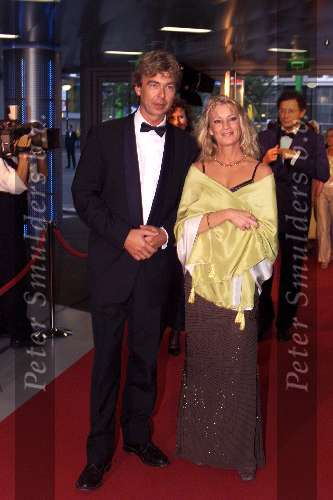 AMSTERDAM 12 OKTOBER 2001
UITREIKING VAN DE TELEVIZIERRING IN THE HEINEKEN MUSIC HALL. 
Derk Bolt van spoorloos met zijn vrouw
