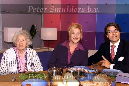 Aalsmeer 14Oktober 2001
Emile Ratelband en zijn moeder en Christine v d Horst