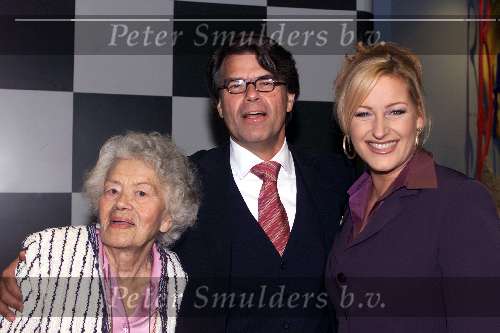 Aalsmeer 14Oktober 2001
Emile Ratelband en zijn moeder en Christine v d Horst