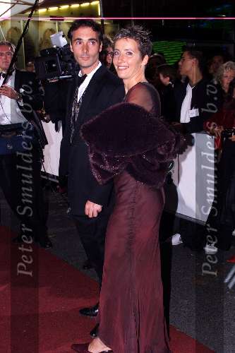 AMSTERDAM 1 OKTOBER 2001
Premiere Discovery of heaven in de pathe Arena
Emma Thompson met man