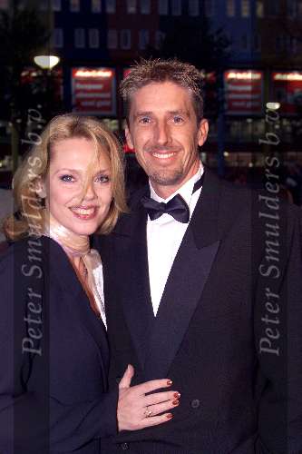 Amsterdam 12 Oktober 2001
Uitreiking van de Televizierring in de Heineken Music Hall.  

Esther Duller met vriend