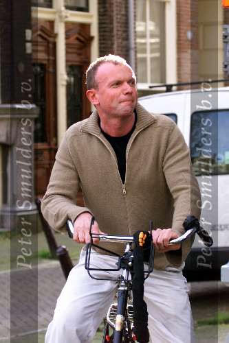 AMSTERDAM 16 oktober 2001
EVERT SANTEGOEDS op fiets