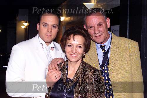 Rotterdam 18 oktober 2001
Frans Bauer in AHOY.
Frans met zijn ouders.